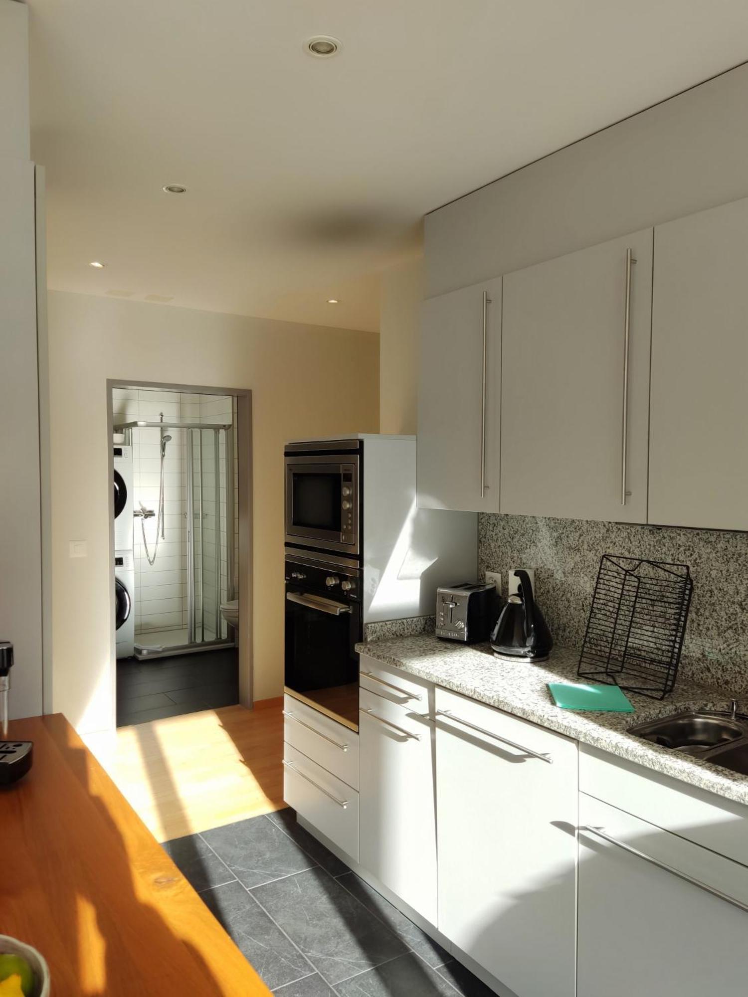 Serviced Apartment *